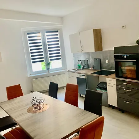Voll Ausgestattetes Gruppenapartment Bis 6 Personen Nr 5 Lägenhet